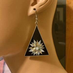VTG MOP/abalone mosaic flower & onyx background triangle alpaca Mexico earrings